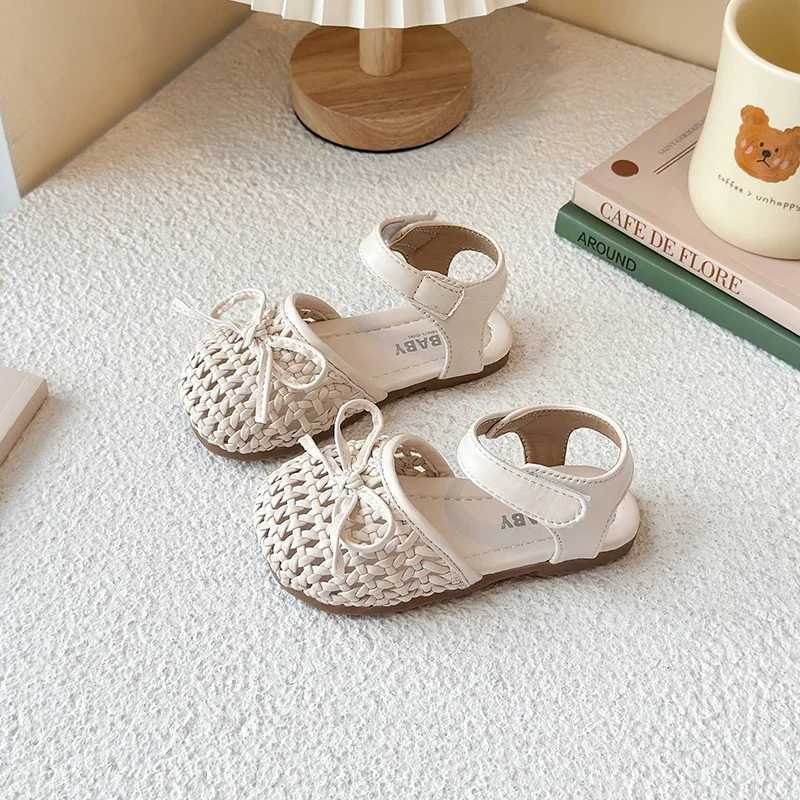 2025 New Summer Style Girls Sandals Girls Bow Toe Soft Sole Baby Weaving and Hollow Fashion Design Versatile R250707