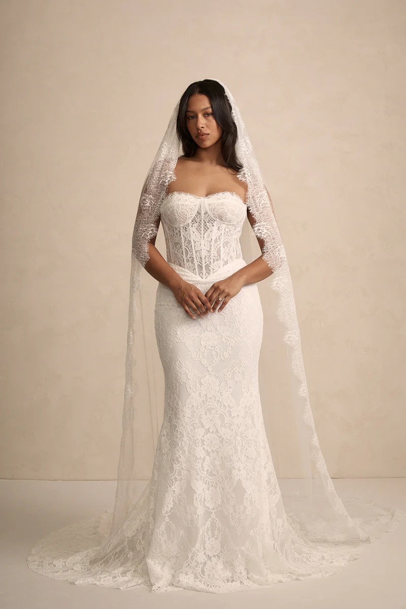 Elegant Lace Wedding Veil Cathedral White Ivory Floral Applique Edge Bridal Veils Tulle 1 Tier With Comb Bride Accessories Custom Made