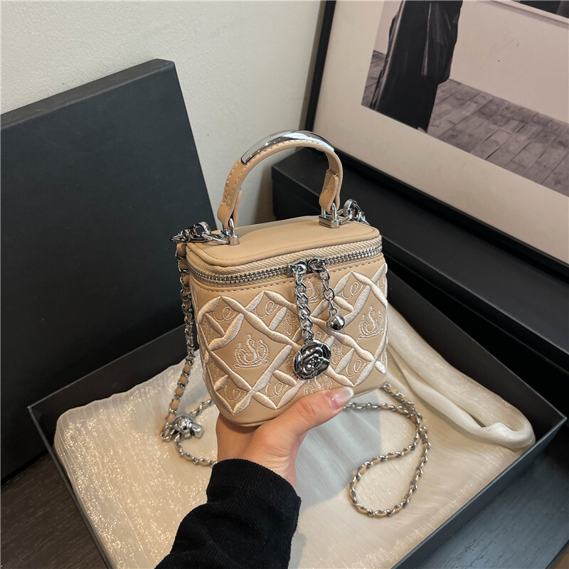 Designer Quilted Chain Handbag Box 2025 Fashion Textured Simple Casual Elegant Crossbody Small Square Light Luxury Women's Bag