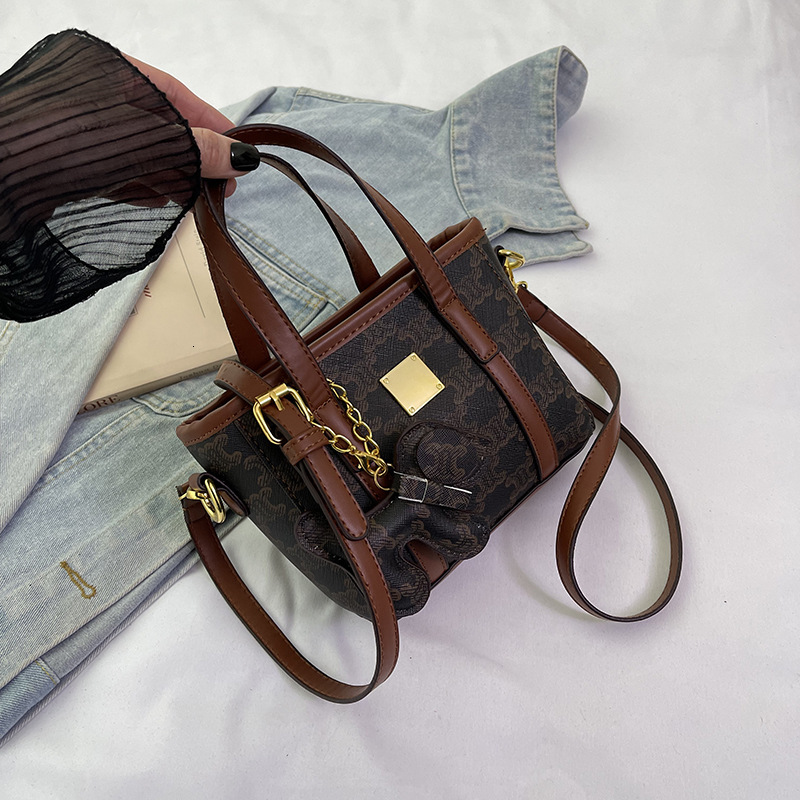 Designer High-End Feel for Women 2025 New Trendy Bucket Versatile Elegant Fashionable Shoulder Crossbody Light Luxury Women's Bag