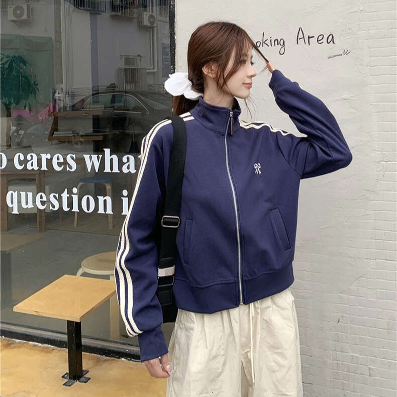 Academy Style Embroidered Bow Three Stripes Sweatshirt For Women 23024 Autumn Edition Stand Collar Zipper Sports Jacket B5