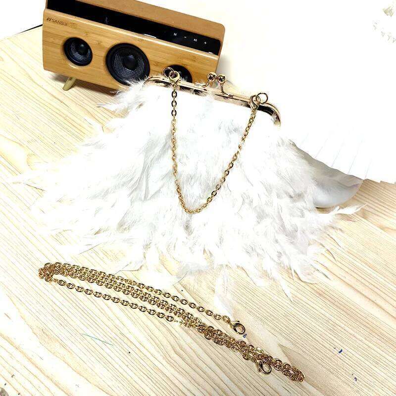 2025 New Feather Purses And Handbags Women Party Evening Clutch Shoulder Pearl Chain Designer Wedding Bag