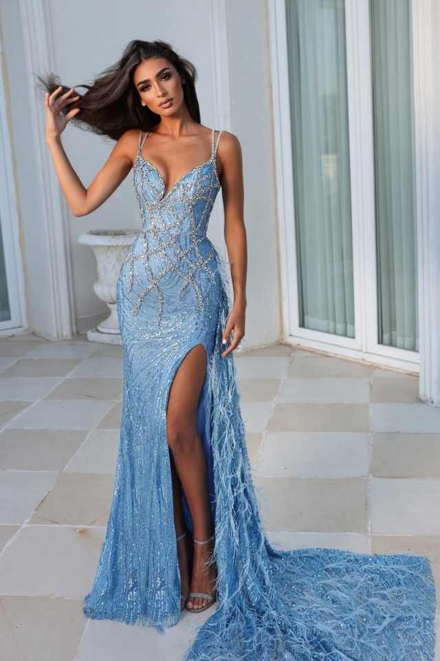 Luxurious Women Evening Dresses Sweetheart Neck Spaghetti Straps Sleeveless Gown Feather Rhinestone Split Side Sweep Train Dress For Party Custom Made