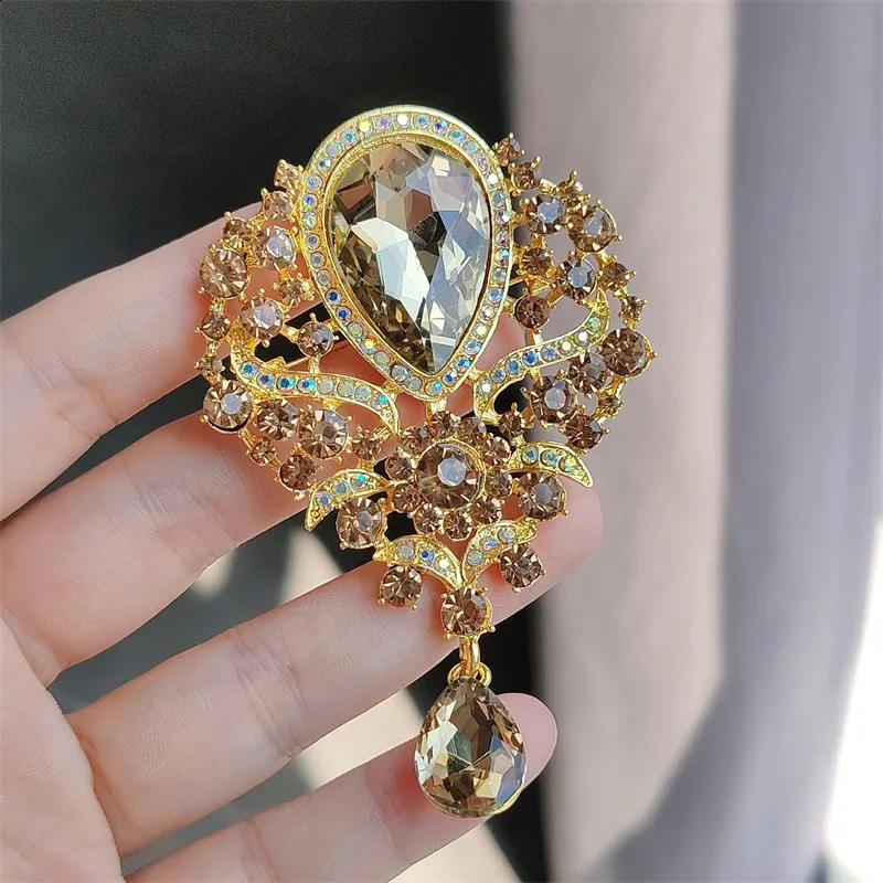 Elegant Large Crystal Waterdrop Brooches for Women Vintage Fashion Pendant Style Wedding Pins Party Jewelry 250625