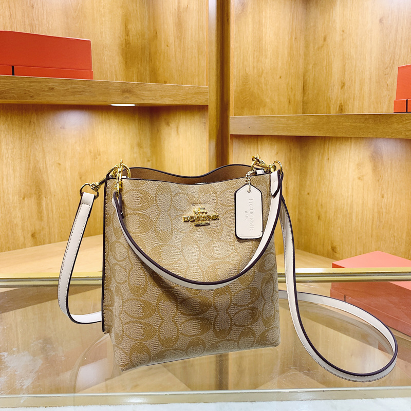 Designer High-End Feel for Women 2025 New Fashion Large Capacity Handbag Bucket Shoulder Crossbody Light Luxury Women's Bag