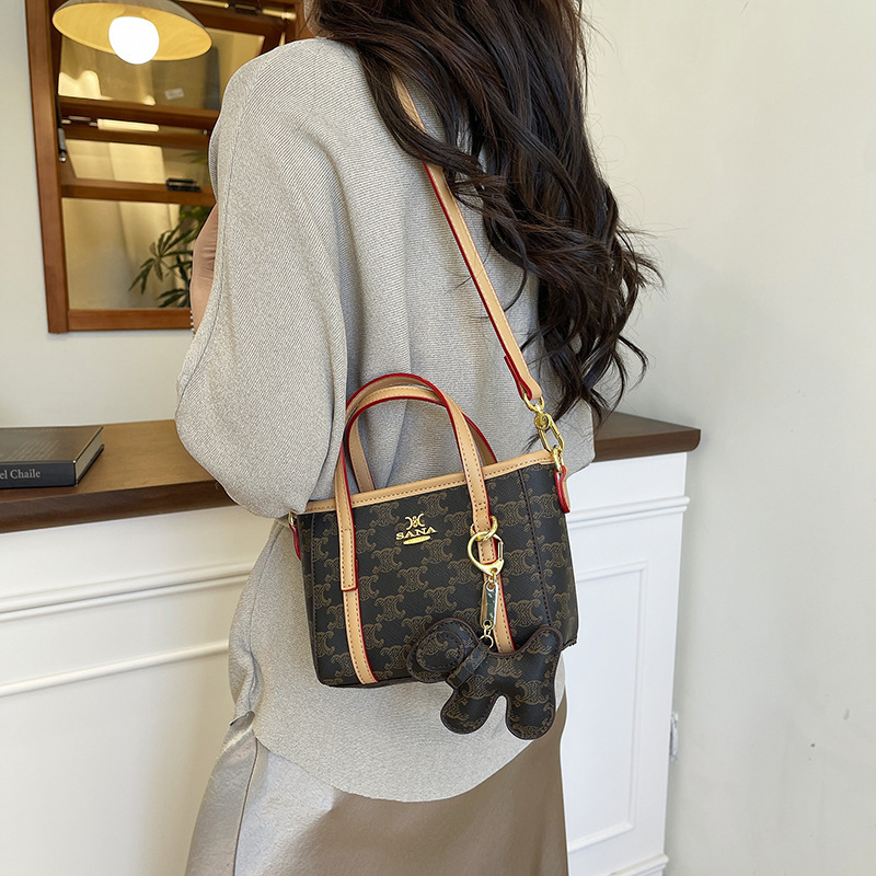 Designer High-End Feel for Women 2025 New Korean Version Handbag Printed Small Basket Versatile Stylish Shoulder Crossbody Light Luxury Women's B