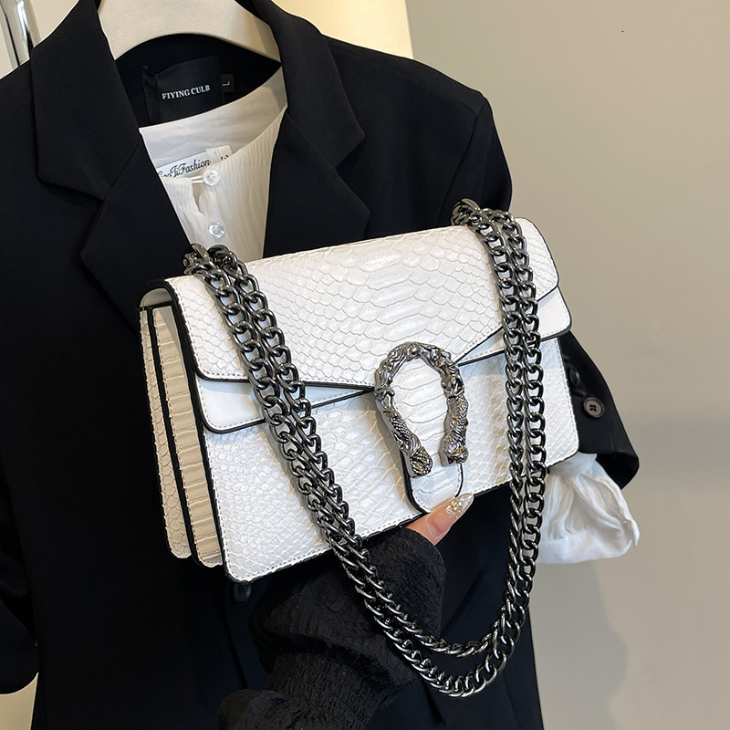 Designer 2025 New Single Shoulder Crossbody Fashion Casual Backpack Crocodile Pattern Chain Embossed Light Luxury Women's Bag