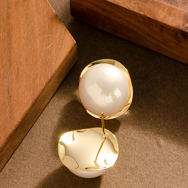 S Sier Needle Fashion Exquisite Small Half Round Pearl Stud Earrings for Women Elegant Fashionable Socialite Style Ear Jewelry