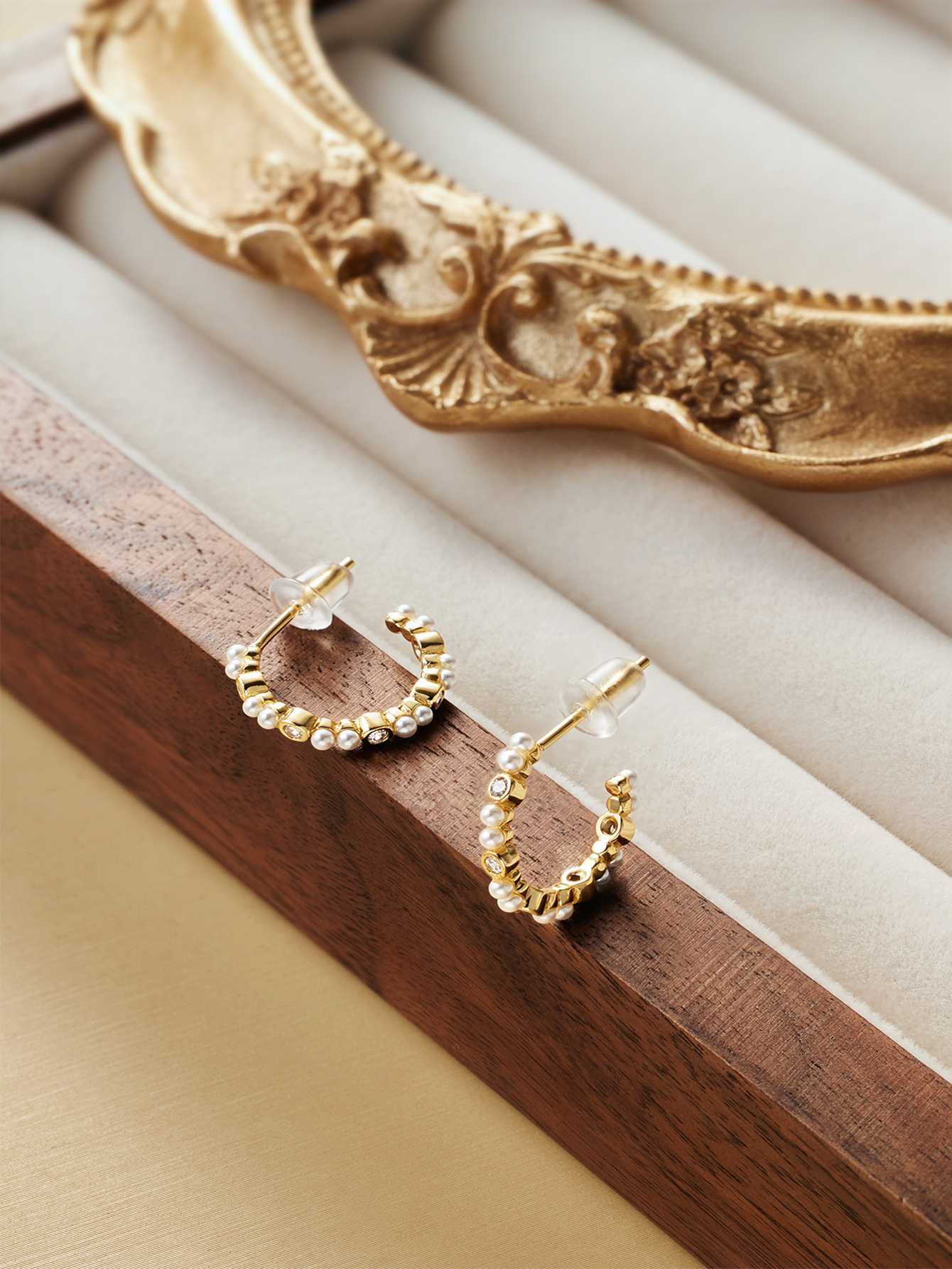 Spirit bait earrings elegant temperament small fragrant wind earrings simple versatile fashion earrings female SW0076