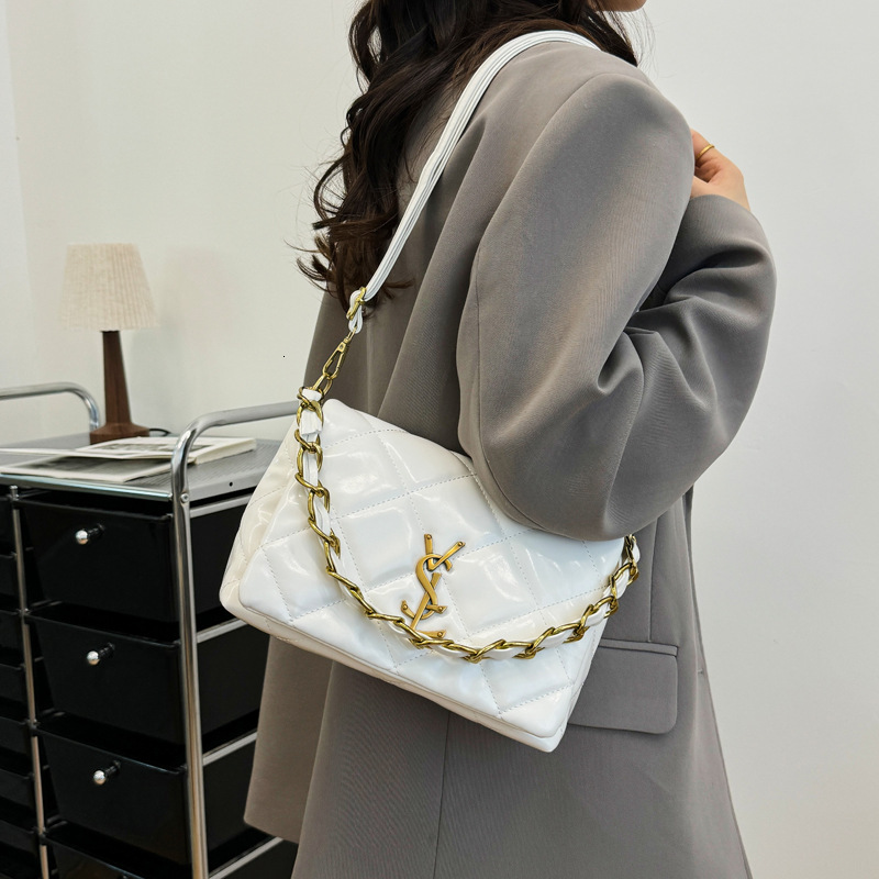 Designer Quilted Chain 2025 New Versatile Fashion Design Sense Small Square Underarm Trendy Women's Light Luxury Bag