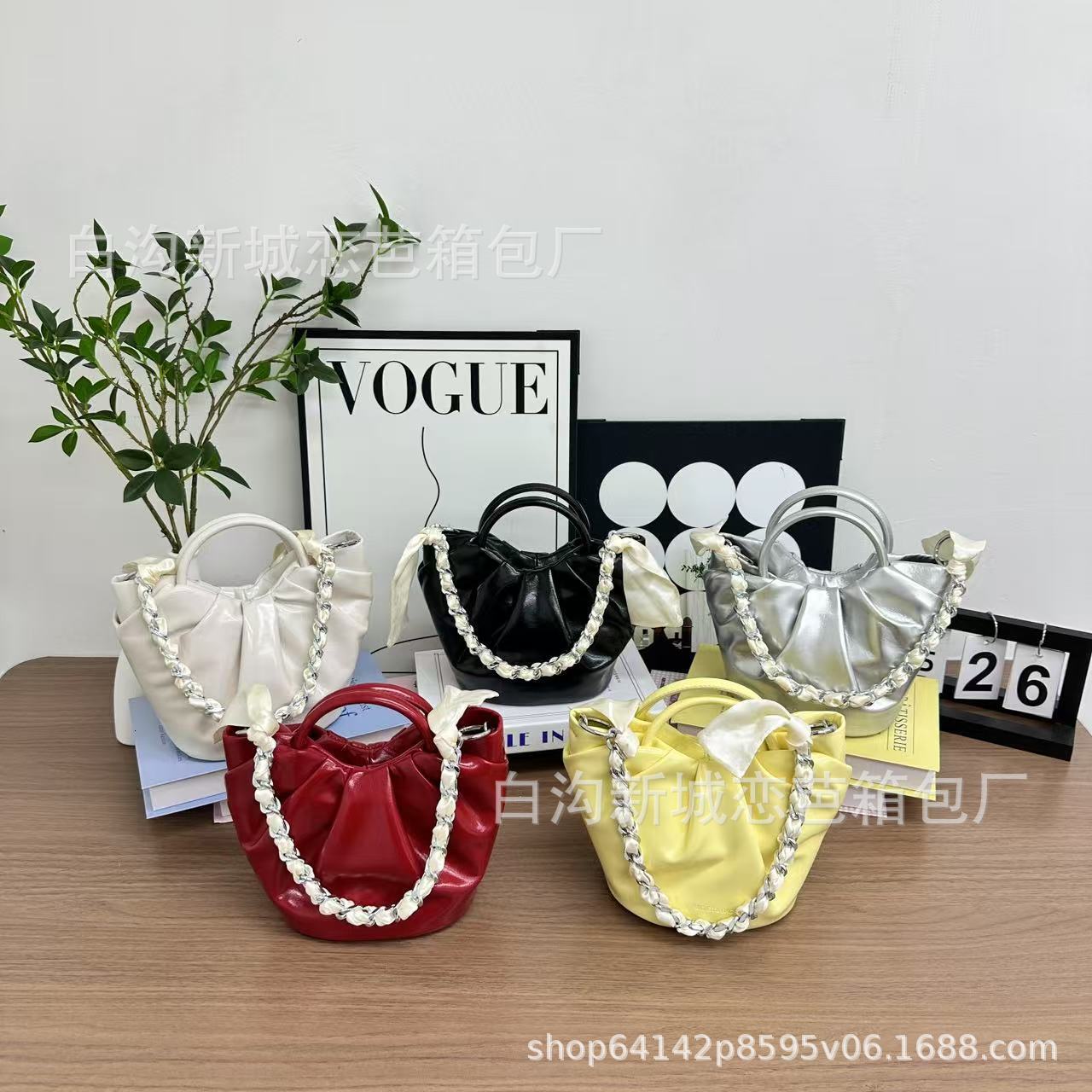 Designer Pleated Bucket 2025 Summer New Fashion Ladies Chain Crossbody Scarf Handheld Shoulder Light Luxury Women's Bag