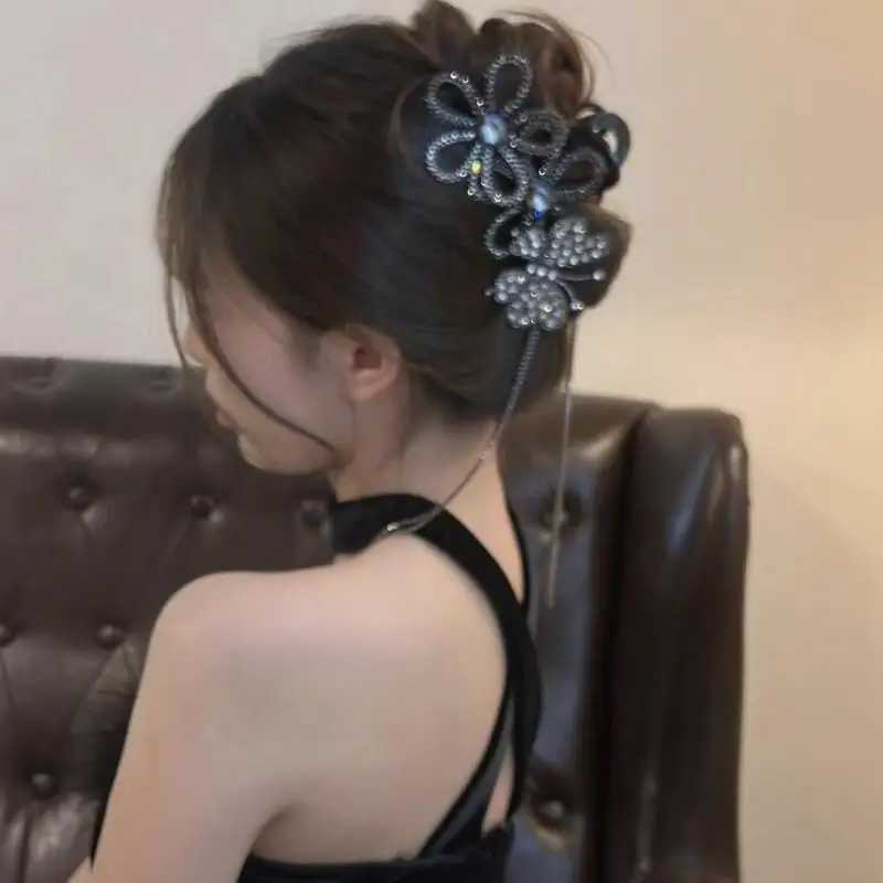 Womens Party Hair Accessories Luxury Super Sparkling Sunflower Butterfly Tassel Hair Clip Elegant Shark Hair Claws New Headwear Z250707