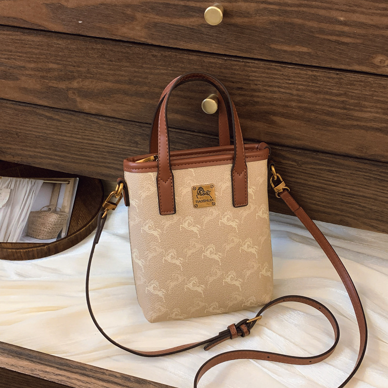 Designer 2025 New for Women High-End Feel Elegant Small Crossbody Phone Fashion Shoulder Light Luxury Women's Bag
