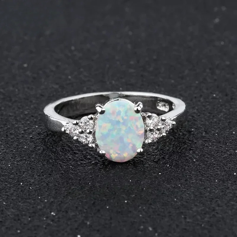 1 PC Cute Female White Opal Stone Ring Classic Silver Color Engagement Jewelry Crystal Oval Wedding Rings for Women 250624