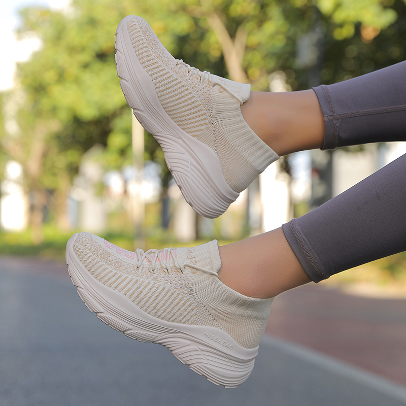 Highly Comfortable Unisex Dancing Footwear Durable Sport Sneakers with Flexible Bottoms Suitable All Season Long