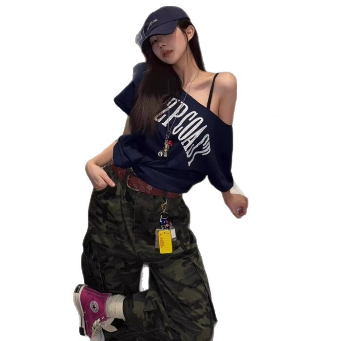 2025 Summer new women's T-shirt retro spicy girl off shoulder short sleeved women's T-shirt summer new loose top new designer T-shirt