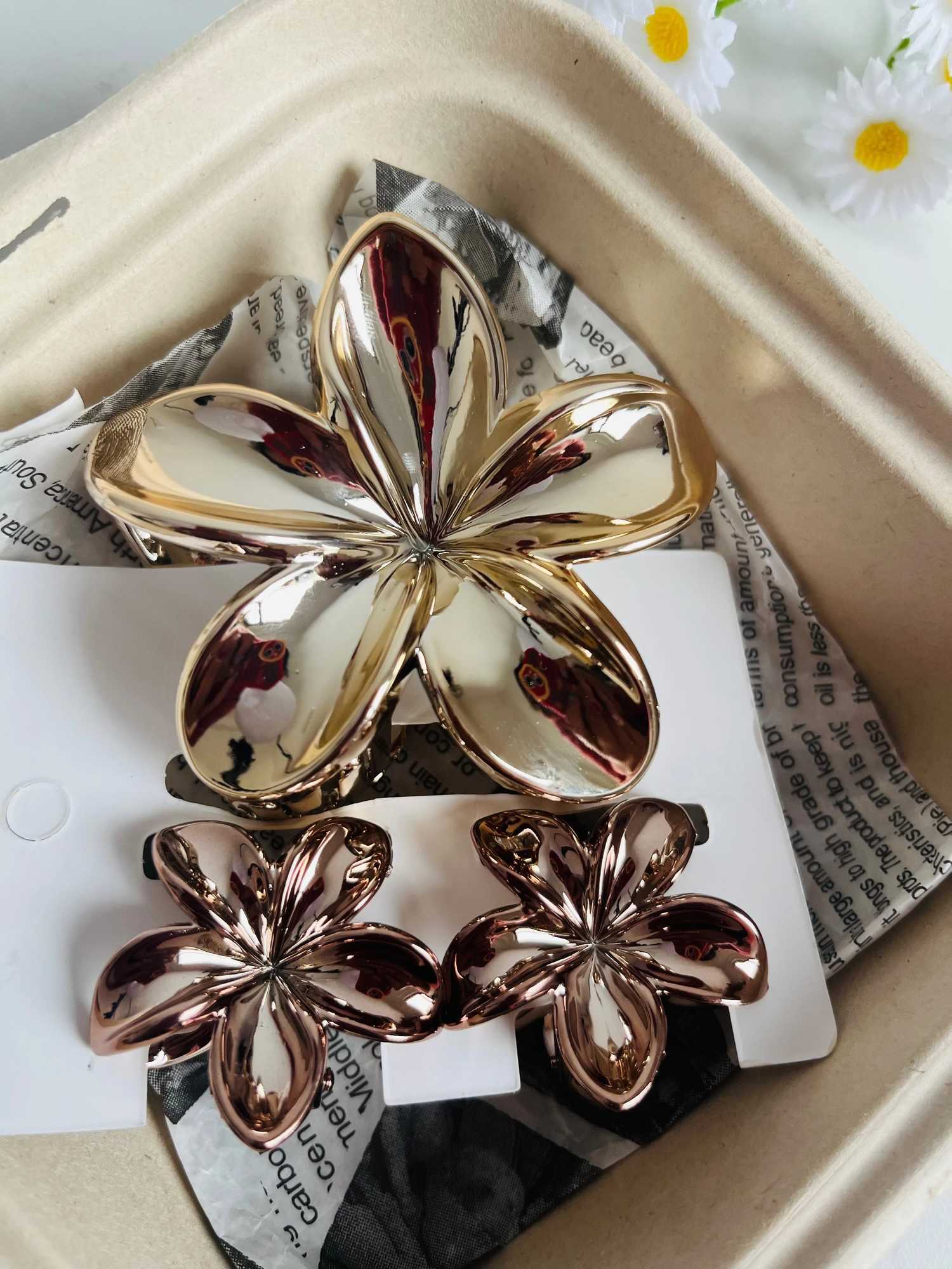 3PCS Fashion Acrylic Colorful Flower Hair Clips Plating Metal Hair Claws Ponytail Shark Clips Hairpins Barrettes Headwear Y250707