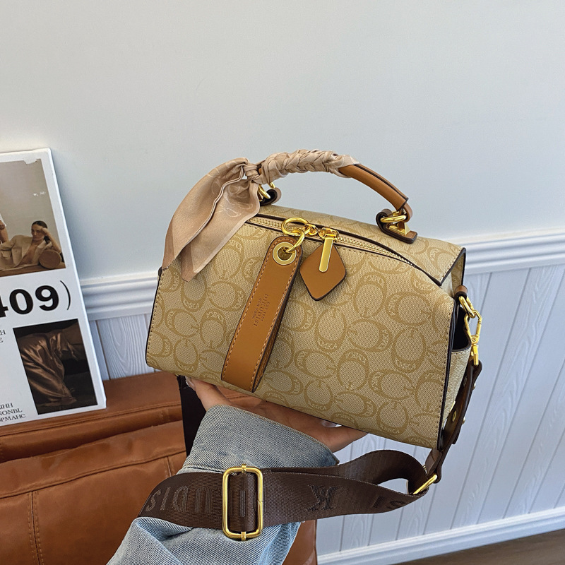 Designer 2025 New High-End Handbag Large Capacity Versatile Monogram Shoulder Pillow Boston Crossbody Light Luxury Women's Bag
