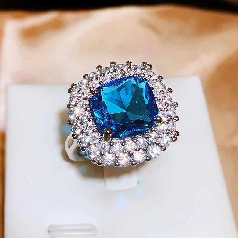 New Vintage Temperament Ring Female Simulation Full Diamond Sapphire Ring Party Birthday Jewelry Gift Wholesale XJ250707