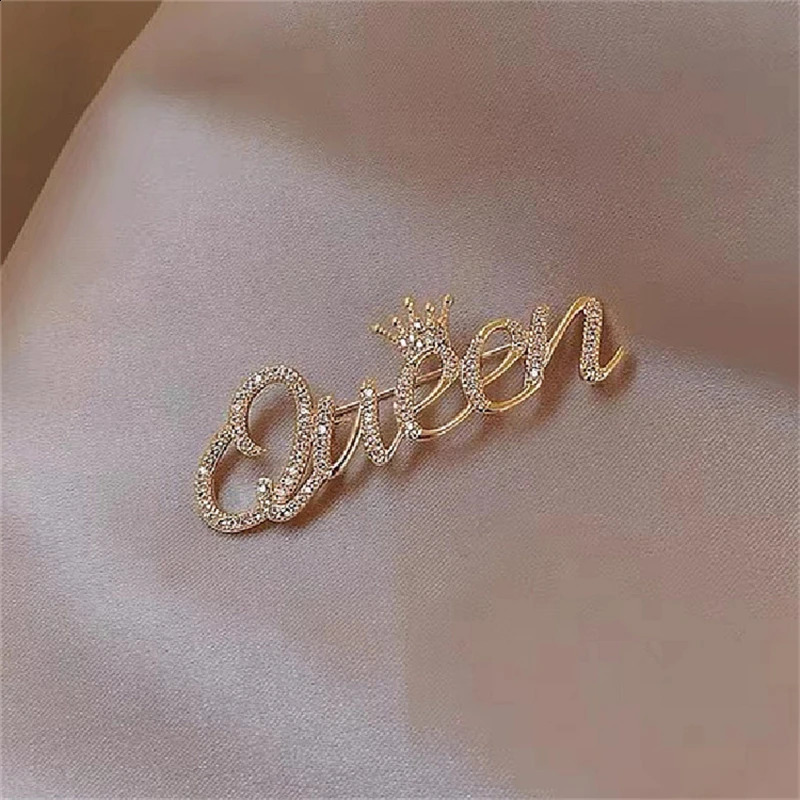 Trendy Queen Letter Inlaid Brooches for Women Simple Elegant Charm Casual Alloy Brooch Pins Dress Wedding Gifts 250625
