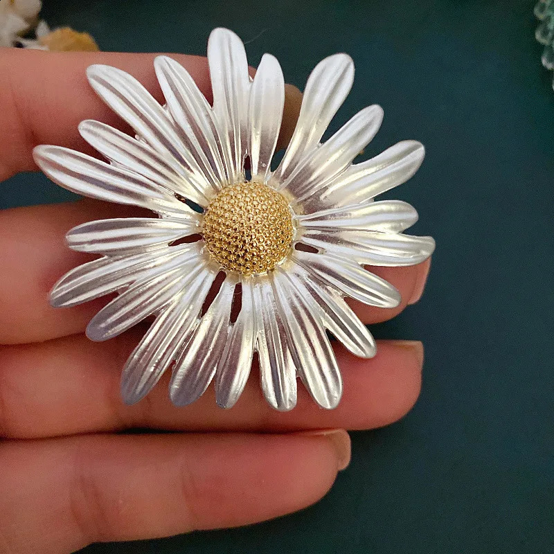 Vintage Mori Daisy Flower Brooch Exquisite Simple Elegant Temperament Pin Corsage 250625
