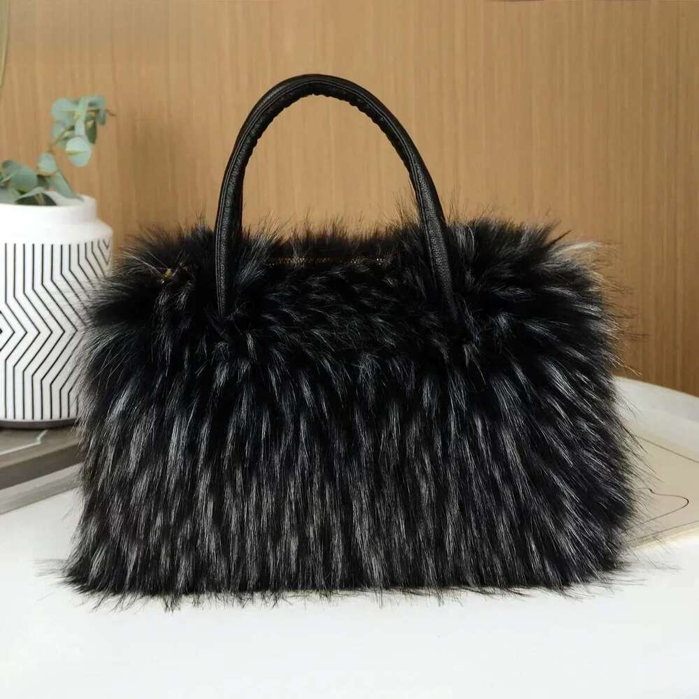 Handbags Women 2025 Winter Soft Faux Fur Bag Girls Fashion Furry Shoulder Bags Fluffy Gifts Warm Tote Purse