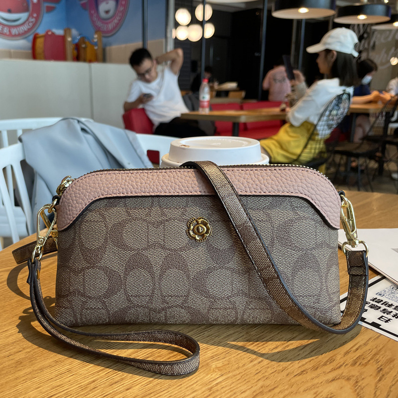 Designer 2025 New Handbag Small Clutch Fashion Shoulder Crossbody Trendy Wallet Long Phone Mom Style Light Luxury Women Bag