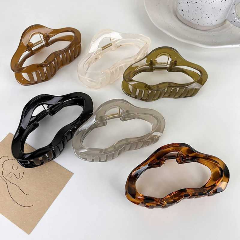 New Clouds Hollow Out Hair Claws Clips Womens Girls Jelly Acrylic Hair Clamps Plastic Irregular Hair Barrettes Hair Accessories Y250707