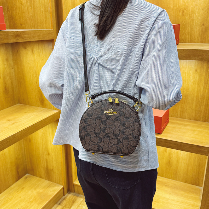 Designer High-End Feel 2025 New Fashionable Handbag Small Round French Style Versatile Shoulder Crossbody Light Luxury Women's Bag