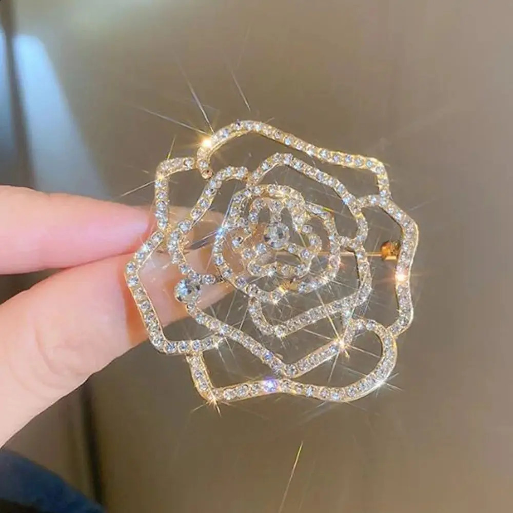 Elegant Rose Brooch Alloy Shining Mens and Womens Jewelry Wedding Party Gift Fashion Decoration Clothing Accessories y2k 2024 250625