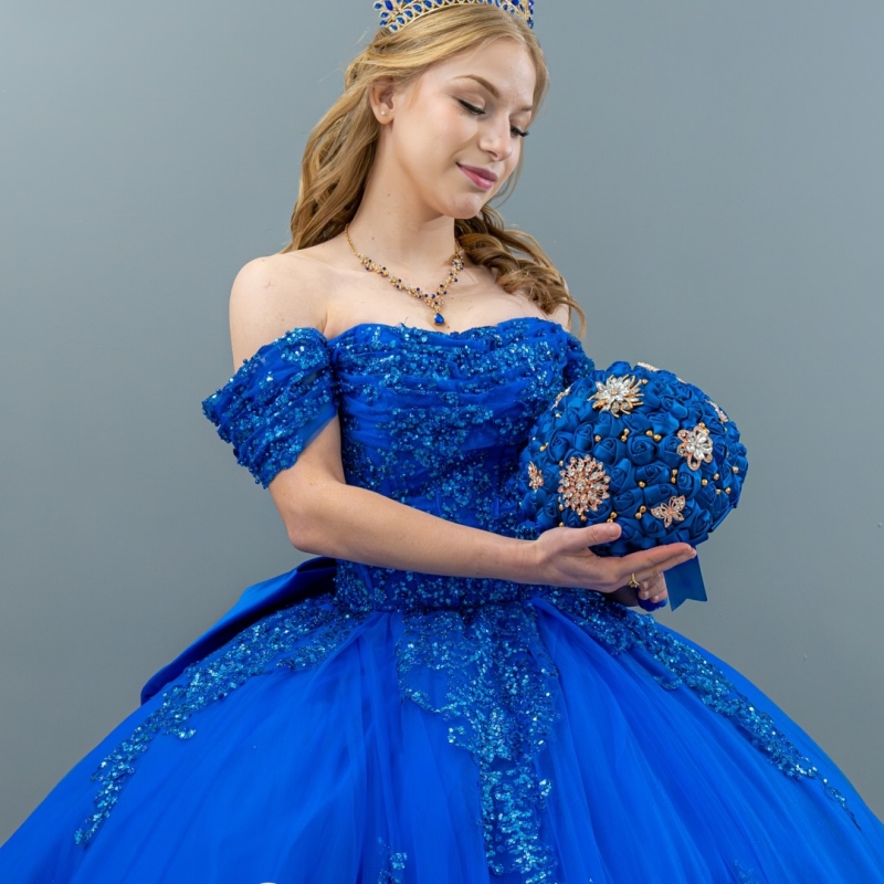 Royal Shiny Quinceanera Dresses Ball Gown Off The Shoulder Sequin Applique Beading Crystal Bow Tull Corset Party Birthday Sweet 16 Dress Vestidos De 1
