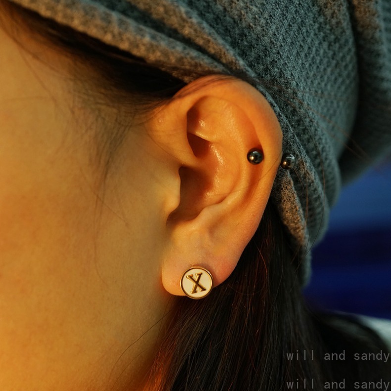 26 English Letter Initial Stud Earrings 18k Gold Plated Natural Shell Alphabet Name Ear Rings for Woman Luxury Jewelry Wedding Birthday Valentine Moth