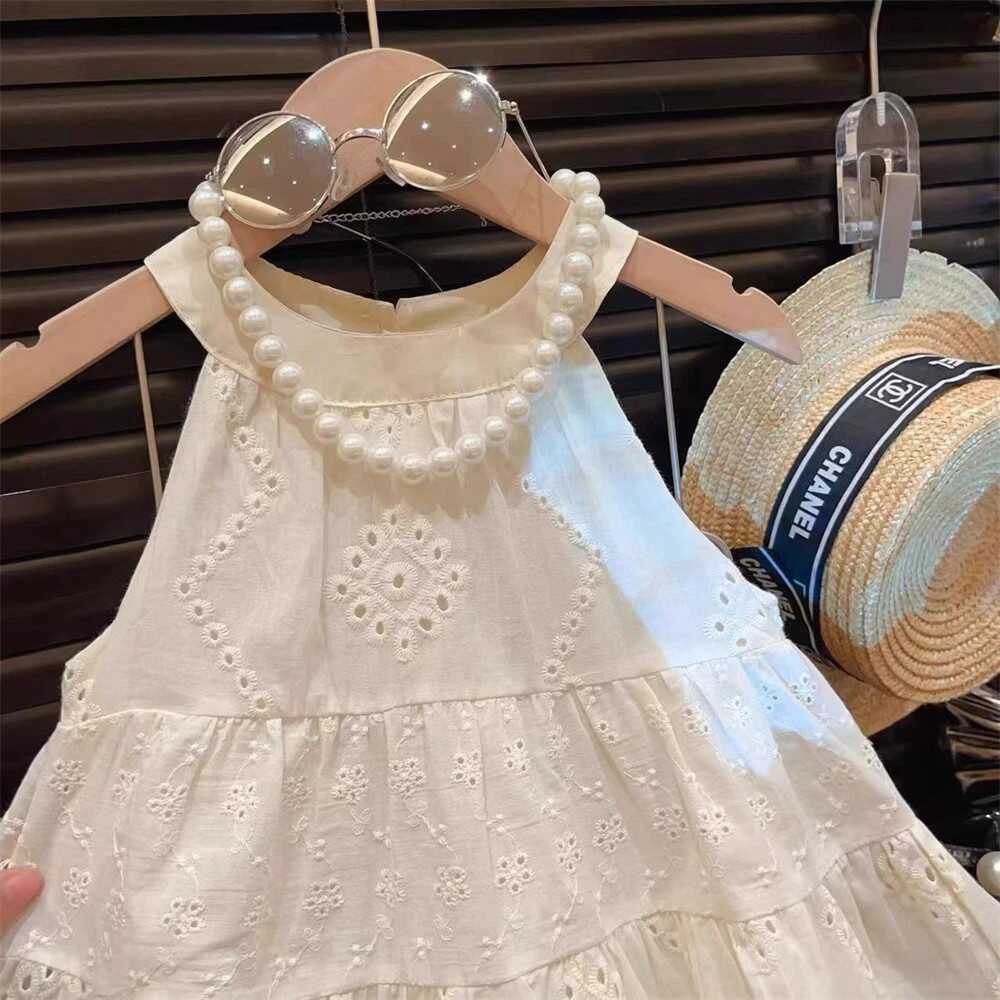 2025 Summer Bear Leader Cut-out Design Girls Dress Little Girl Fashion Sling White Holiday Medium Length Vest Dress Girls Dress R250707