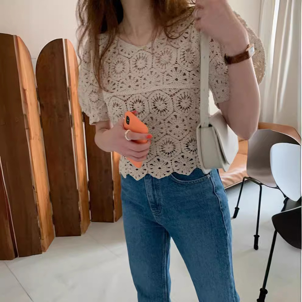 2025 Summer new women's T-shirt hollow crochet knitted T-shirt Korean version slim fit round neck petal sleeve short sleeved top new designer T-s