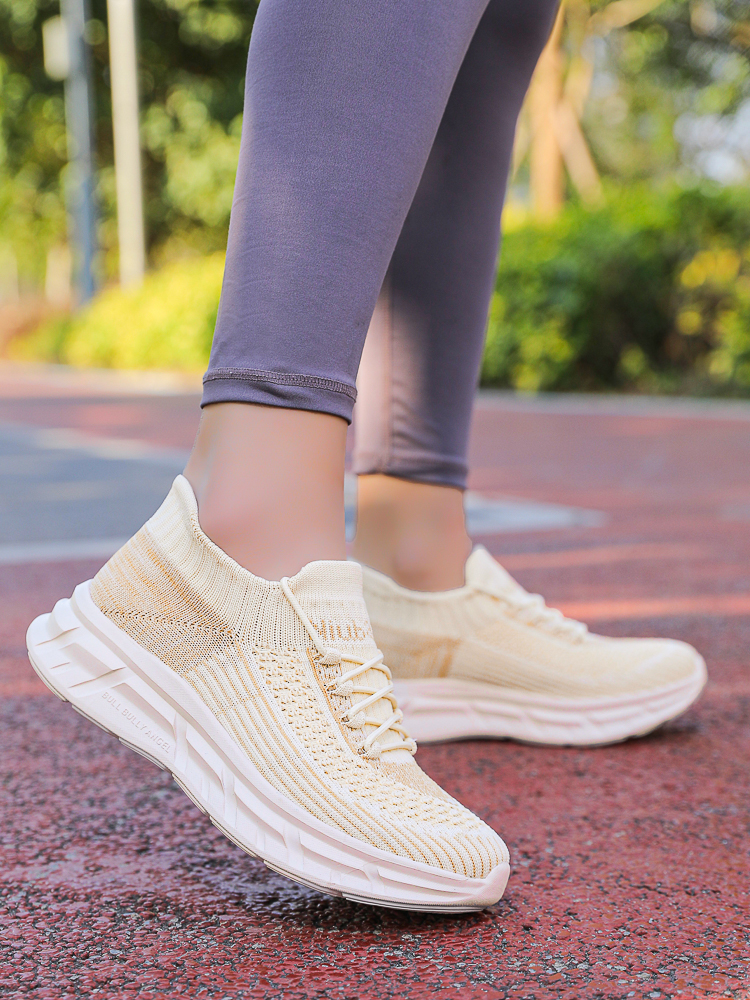 Dance shoes, new spring 2025 models for both men and women. Sports dance shoes with mesh upper, lightweight, breathable, suitable for running and squa
