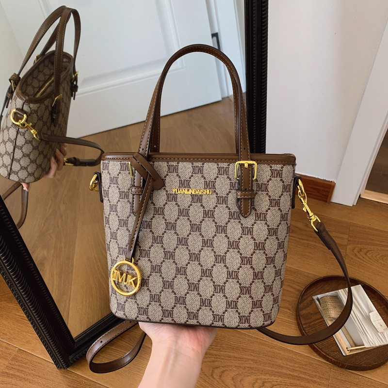 Designer High-End Bucket for Women 2025 New Fashion Versatile Printed Large Capacity Elegant Shoulder Crossbody Light Luxury Women's Bag
