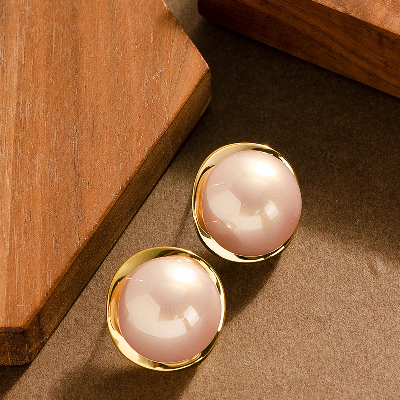 S Sier Needle Fashion Exquisite Small Half Round Pearl Stud Earrings for Women Elegant Fashionable Socialite Style Ear Jewelry