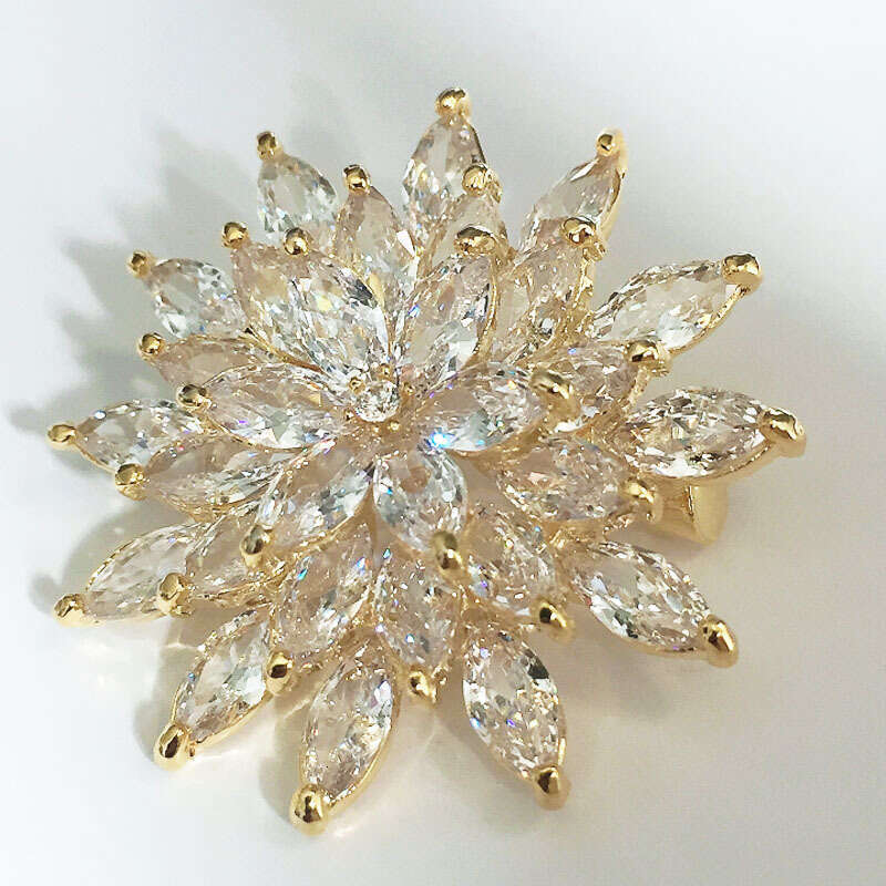 DHcollections High-end Suit Pin Accessory Sweater Versatile Elegant Decorative Rotatable Double-layer Snowflake Brooch for Women