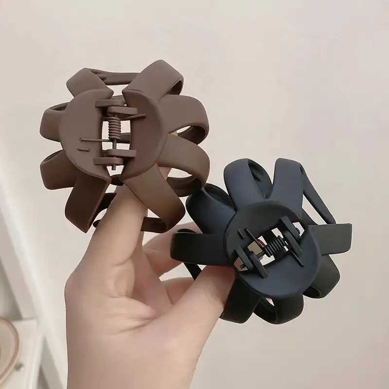 Elegant Solid Pumpkin Shape Plastic Hair Claw for Women Back Head Headband Hair Claw Clip Fashion Hair Accessories Y250707