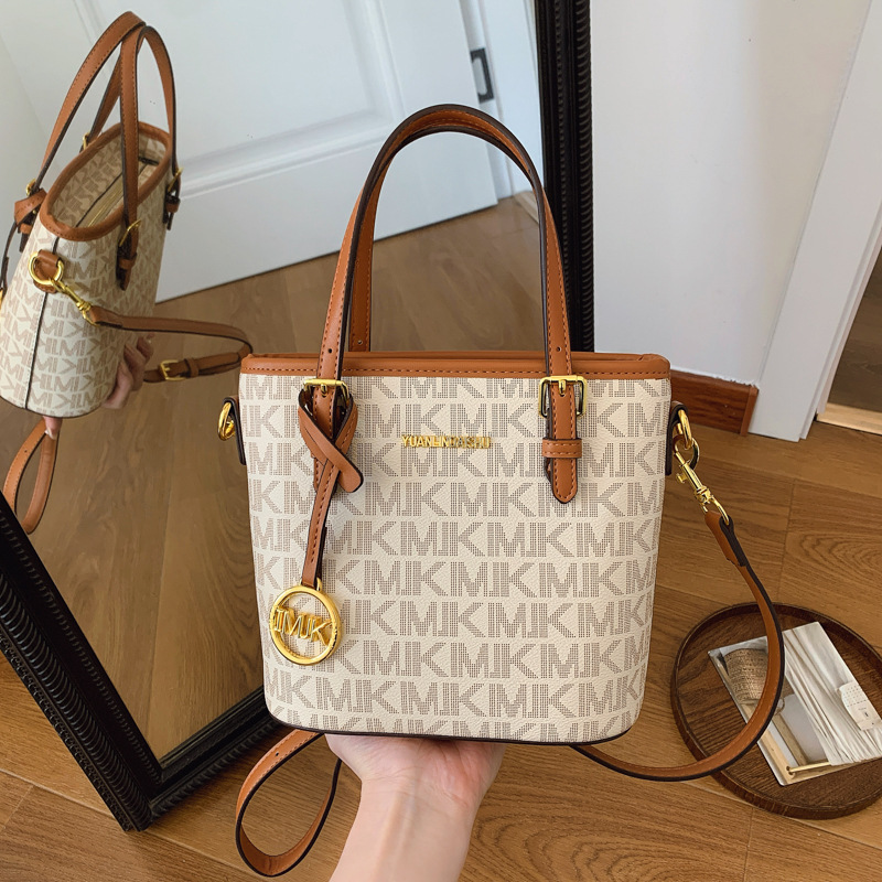 Designer High-End Bucket for Women 2025 New Fashion Versatile Printed Large Capacity Elegant Shoulder Crossbody Light Luxury Women's Bag
