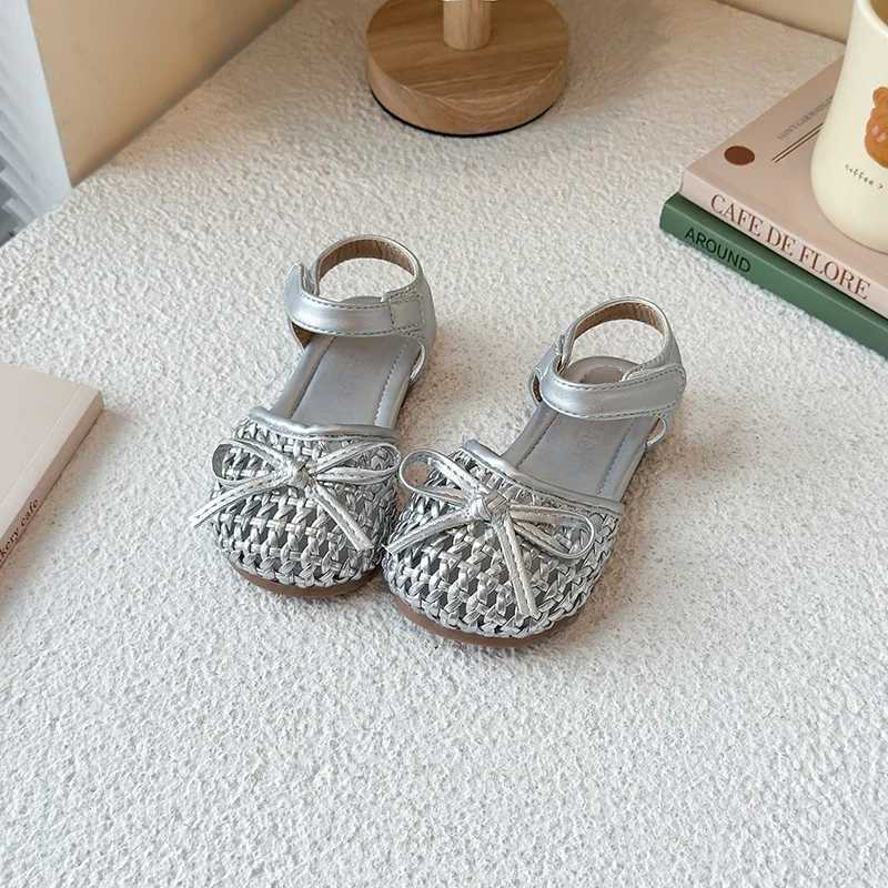2025 New Summer Style Girls Sandals Girls Bow Toe Soft Sole Baby Weaving and Hollow Fashion Design Versatile R250707