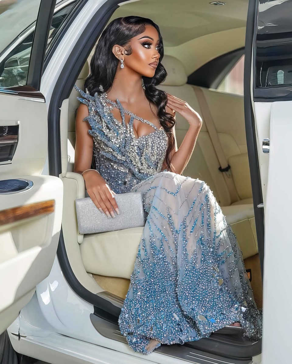 Luxury Customized Beaded Evening Dresses Sexy One Shoulder Sequined Beaded Sleeveless Prom Dress Pearls Floor Length Party Gown