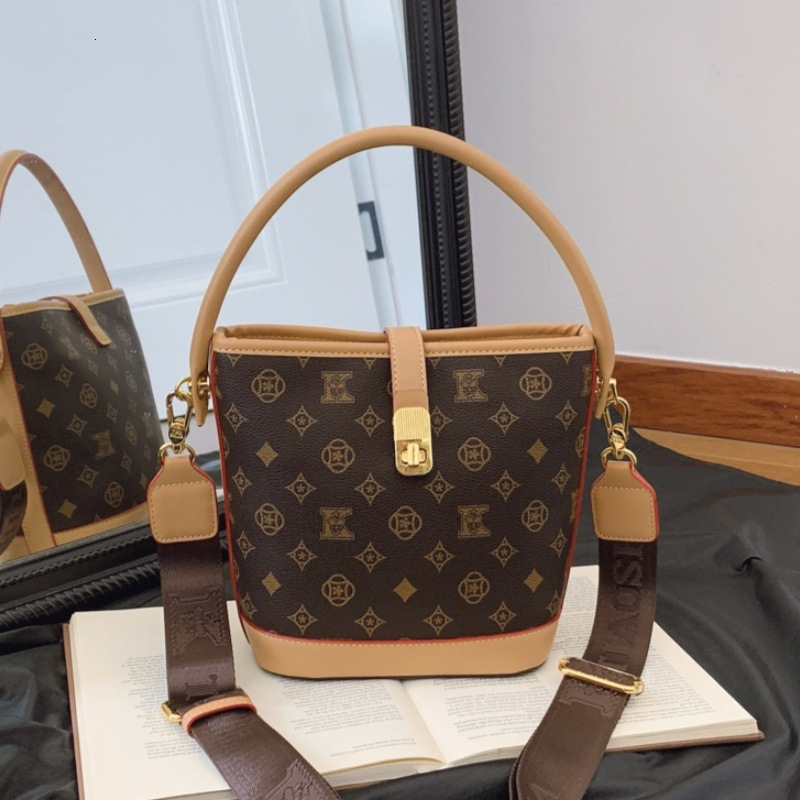Designer 2025 New Printed Bucket Handbag Large Capacity Crossbody Shoulder for Women Light Luxury Women's Bag