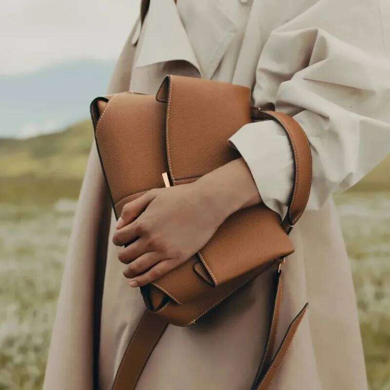 1pcs high end leather smile bag with pleated design single shoulder large capacity commuting handbag