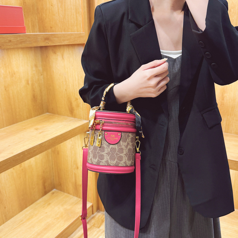 Designer High-End Bucket 2025 New Vintage Floral Print Handbag Fashion Shoulder Crossbody Light Luxury Women's Bag