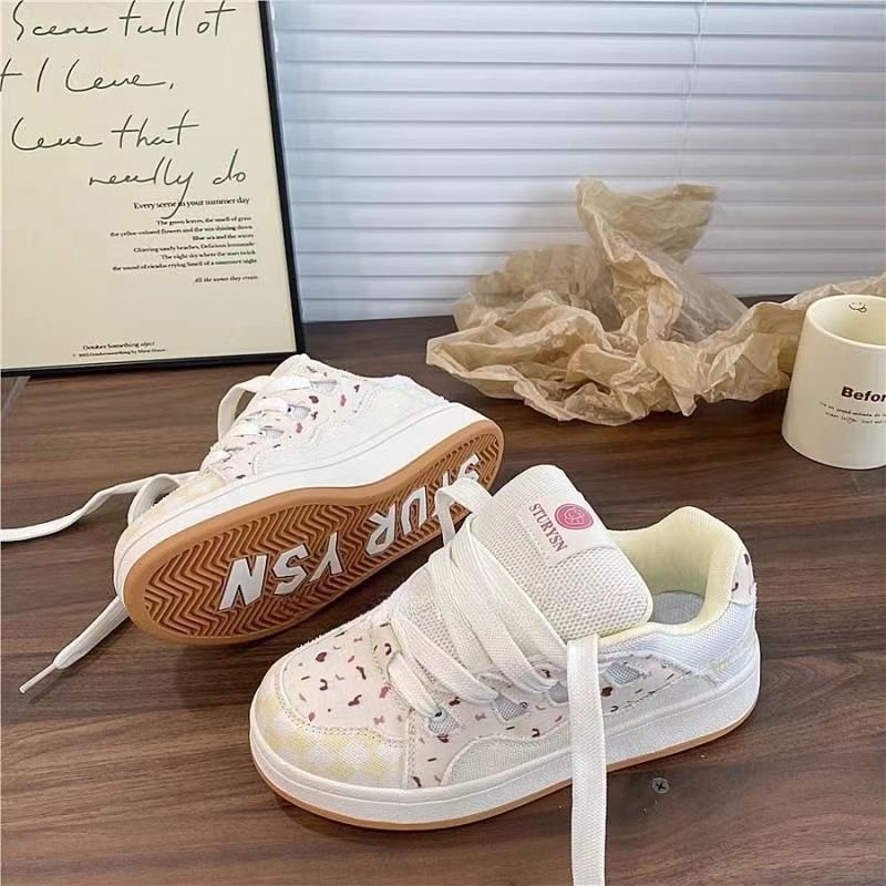 Free shipping designer High appearance niche cranberry bread shoes 2025 spring new versatile casual board shoes white spot