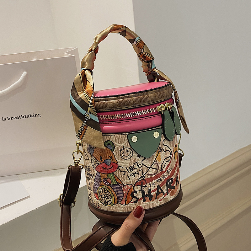 Designer Graffiti Bucket for Women 2025 New Fashion Niche Small Cylinder Handbag Versatile Shoulder Crossbody Light Luxury Women's Bag