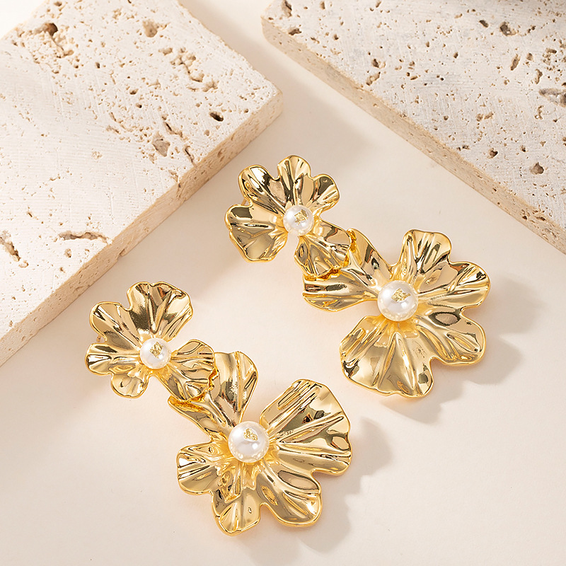 Fashion Exaggerated Texture Flower Pearl Earrings for Women High-end Elegant Slimming Sier Needle Ear Jewelry