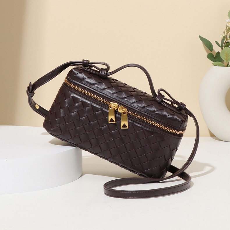 Free Shipping Designer Exclusive Niche Weaving New Practical Fashion Handheld Cross-border Boxed Single Shoulder Lunch Box Wholesale