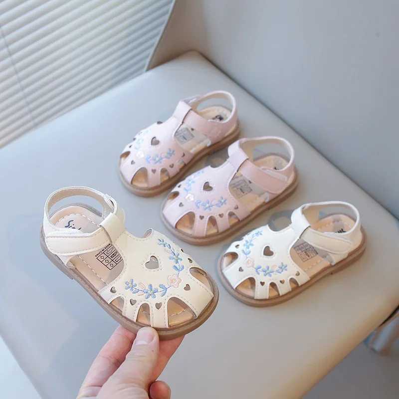 2025 Summer Baby Boy Girls Sandals New Embroidered Princess Soft Bottom PU Insole Outdoor New Flower Embroidery Beach Shoes R250707
